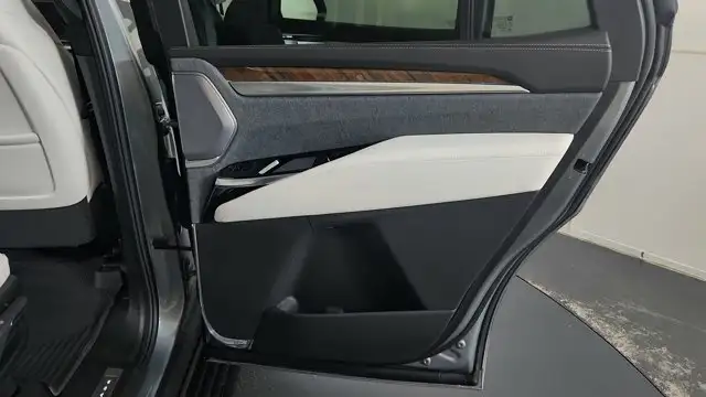 2026 Cadillac Escalade 4WD Platinum Sport - Photo 13