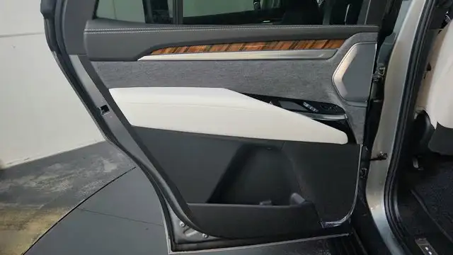 2026 Cadillac Escalade 4WD Platinum Sport - Photo 15