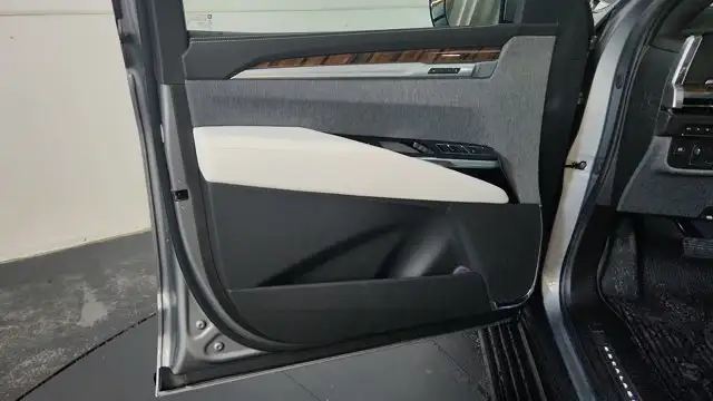 2026 Cadillac Escalade 4WD Platinum Sport - Photo 16