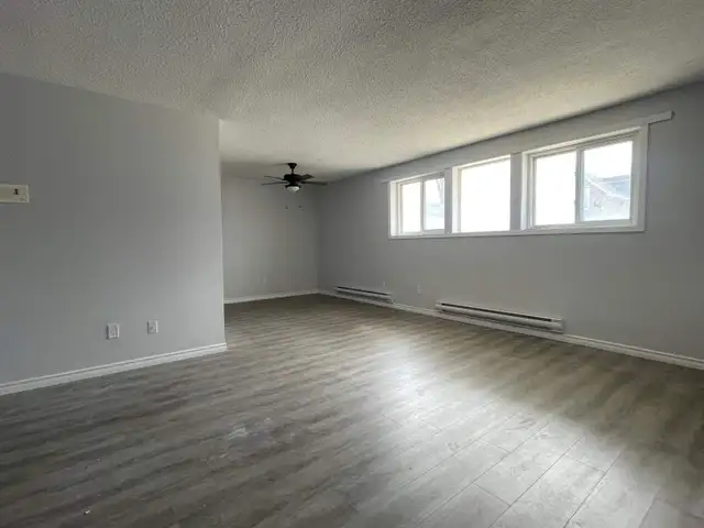NEWLY RENOVATED 2 Bdrm unit in a SOUGHT AFTER Area. Avail. MAY - Photo 4