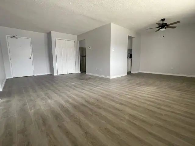 NEWLY RENOVATED 2 Bdrm unit in a SOUGHT AFTER Area. Avail. MAY - Photo 5