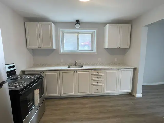 NEWLY RENOVATED 2 Bdrm unit in a SOUGHT AFTER Area. Avail. MAY - Photo 9