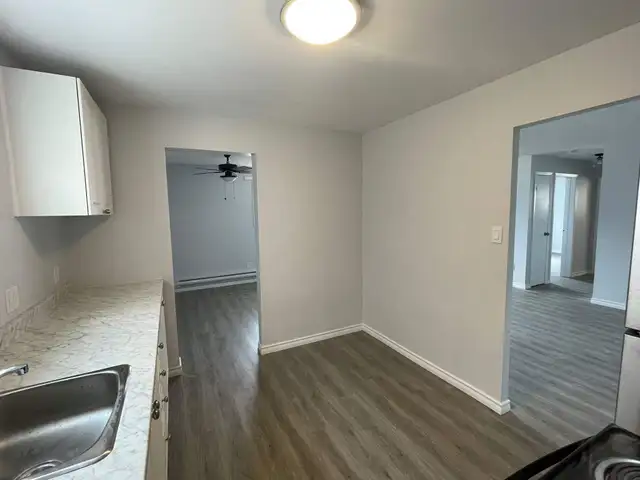 NEWLY RENOVATED 2 Bdrm unit in a SOUGHT AFTER Area. Avail. MAY - Photo 10