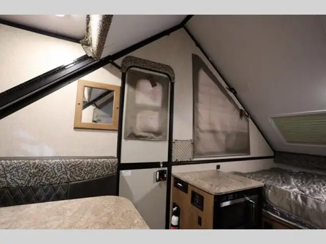 2017 Forest River RV Rockwood Hard Side Series A122BH - Photo 4