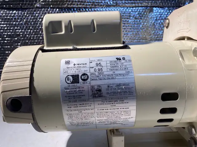 LIKE NEW. 1/2 HP PENTAIR WISPERFLO SWIMMING POOL PUMP - Photo 2