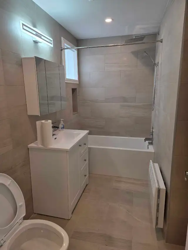 Super 5 1/2 metro fabre a proximite de tous les services - Photo 4