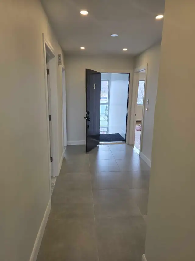 Super 5 1/2 metro fabre a proximite de tous les services - Photo 5