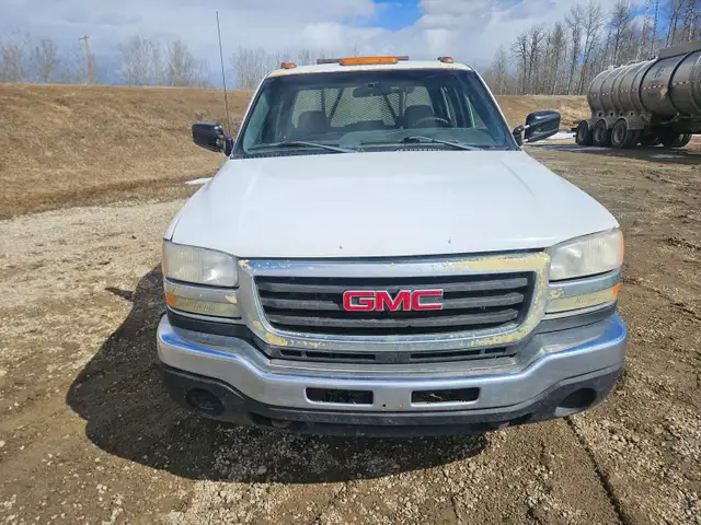2005 GMC 3500 - Photo 8