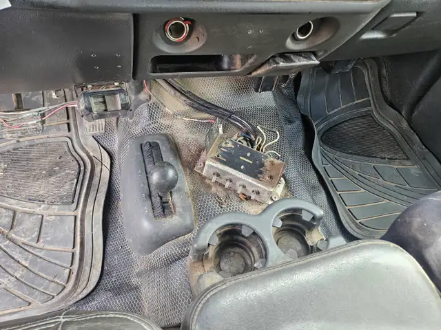 2005 GMC 3500 - Photo 17