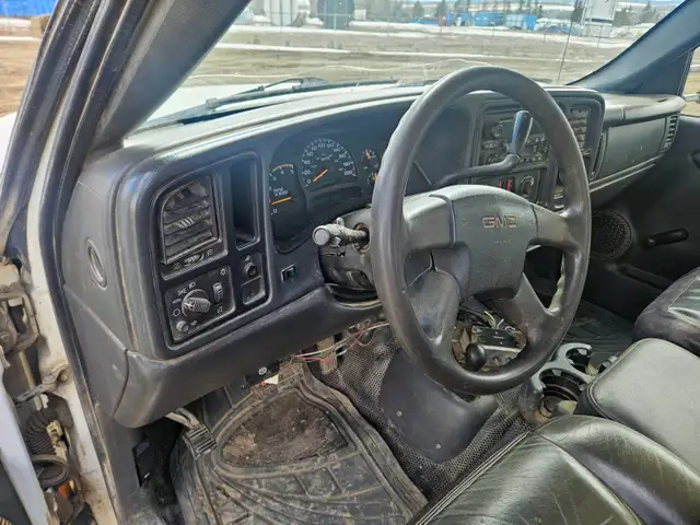 2005 GMC 3500 - Photo 20
