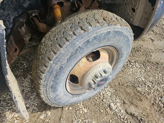 2005 GMC 3500 - Photo 25