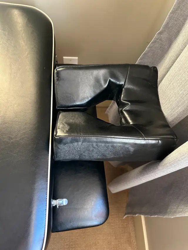 Massage Table - Photo 5