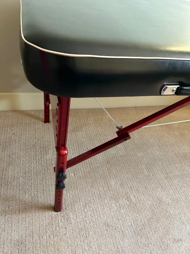 Massage Table - Photo 6
