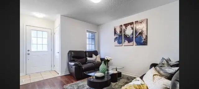 Private room for rent in Brampton Townhome - Photo 10
