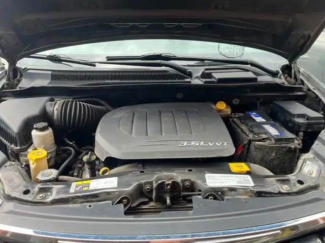 2016 Chrysler Town and Country - Photo 4