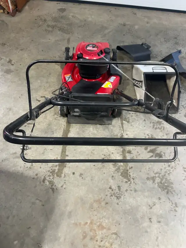 Tondeuse à traction avec sac et sortie latérale 290$ - Photo 4