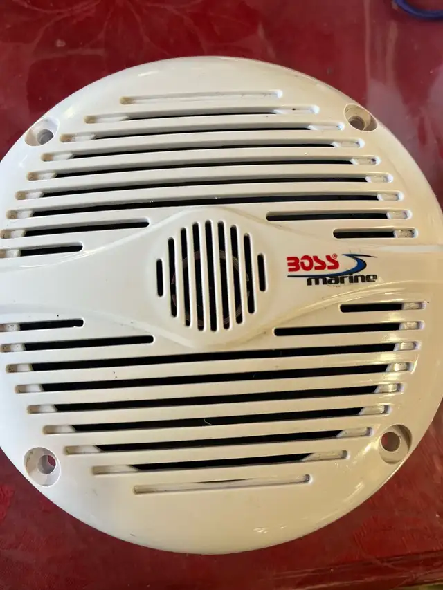 4 Speaker Boss Marine 150 watts neuf 100$