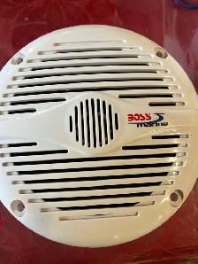 4 Speaker Boss Marine 150 watts neuf 100$