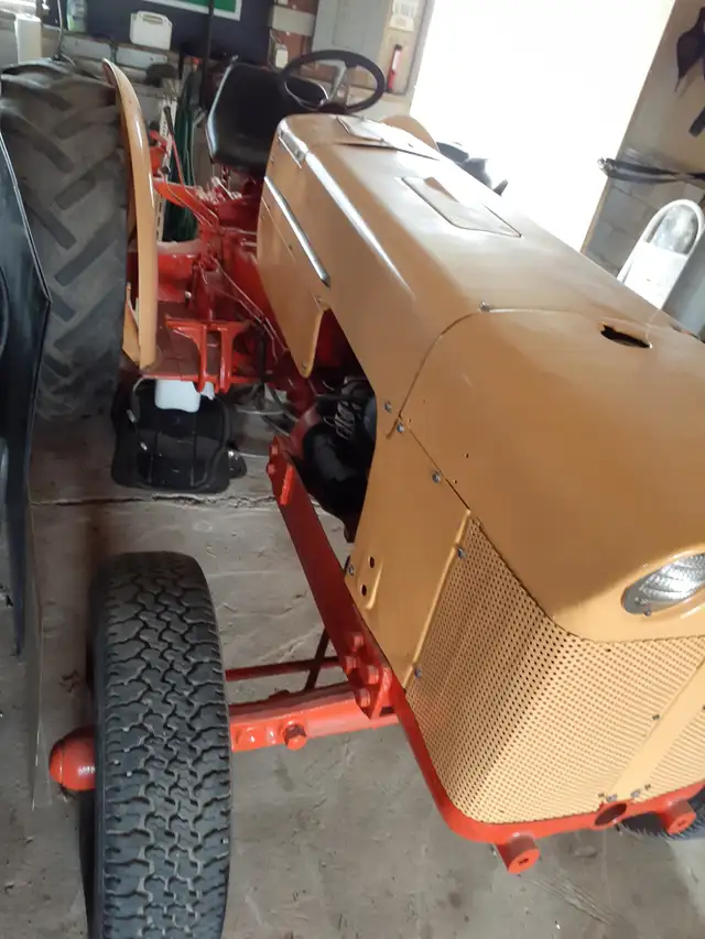 Case Tractor (Working) - Photo 2