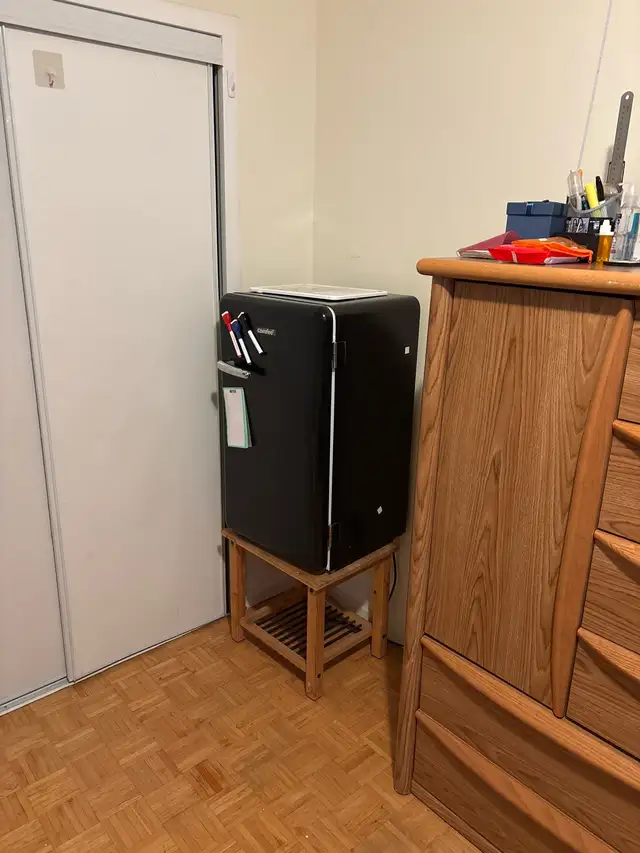 room for rent in Etobicoke - Photo 2