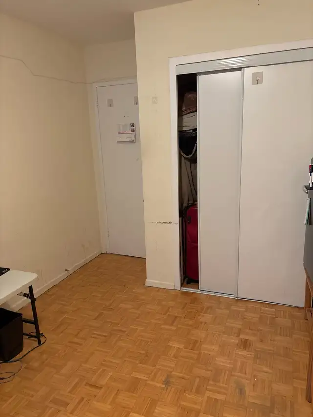 room for rent in Etobicoke - Photo 4