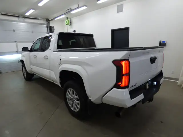 2025 TOYOTA TACOMA SR5 DOUBLE CAB 4X4, AUTO, COMME NEUF!! - Photo 2