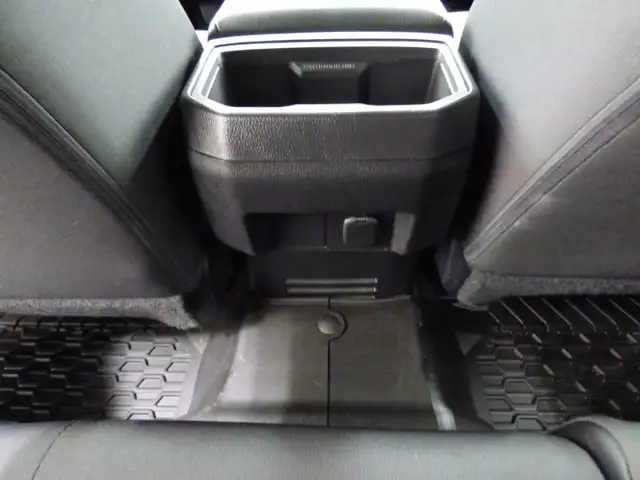 2025 TOYOTA TACOMA SR5 DOUBLE CAB 4X4, AUTO, COMME NEUF!! - Photo 30