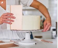 Looking for an experienced Cake decorator