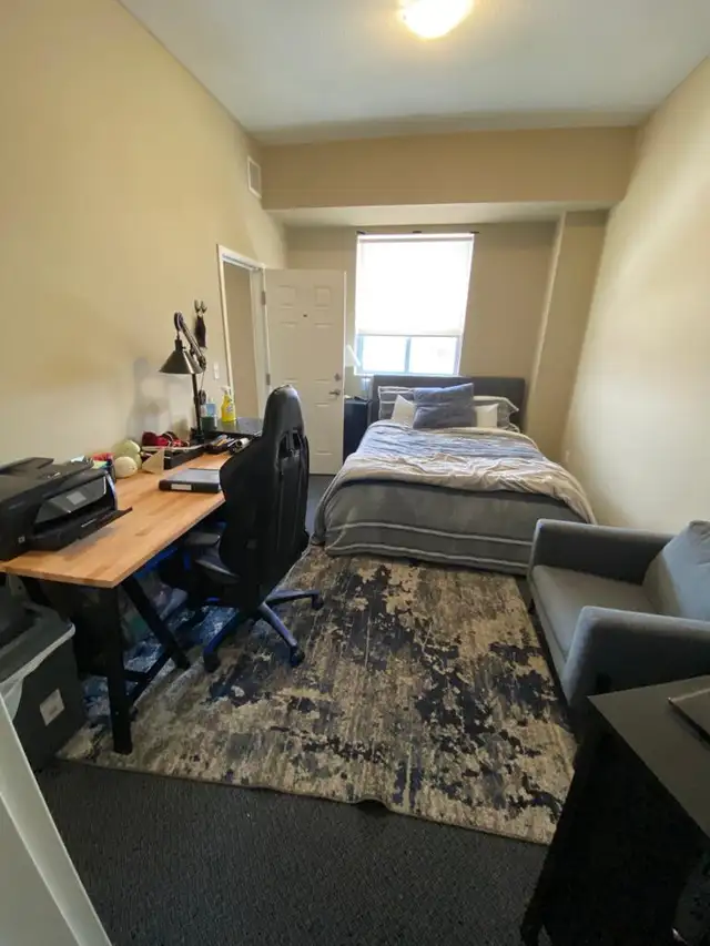 Spacious Rooms. Smart Pricing. Just Steps to WLU (Science Bldg). - Photo 2