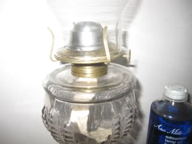 LATE 1800s TURKEY FOOT OIL LAMP IN EXCELLENT CONDITION - Photo 2