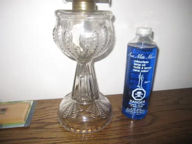 LATE 1800s TURKEY FOOT OIL LAMP IN EXCELLENT CONDITION - Photo 3