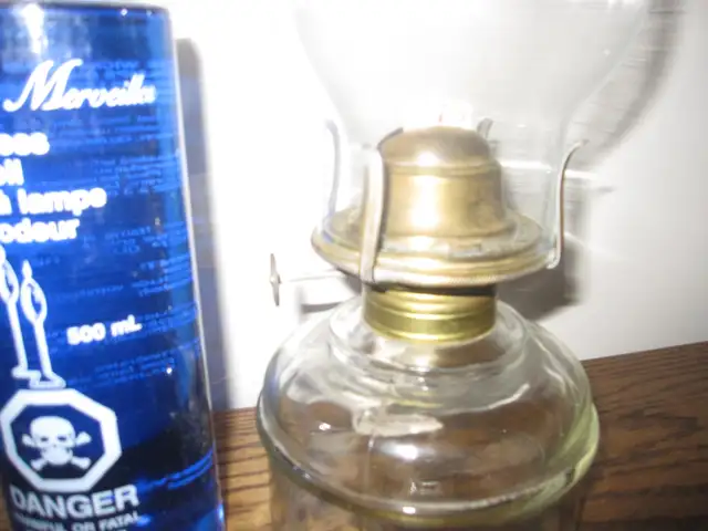 ANTIQUE OIL LAMP FONT WITH BRASS COLLAR BURNER & CHIMNEY - Photo 2