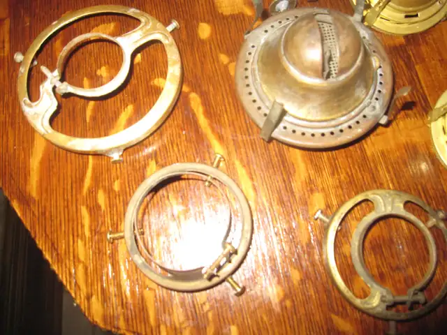 ANTIQUE VINTAGE OIL LAMP & ECLECTIC LAMP PARTS - Photo 2