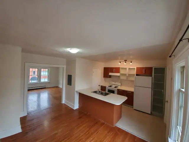 1640 Ontario St., 2 bedroom apartment avail. call 519-566-8228 - Photo 2