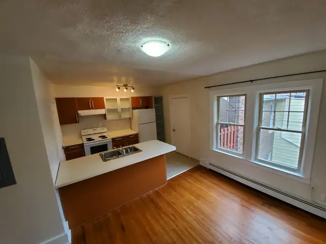 1640 Ontario St., 2 bedroom apartment avail. call 519-566-8228 - Photo 3