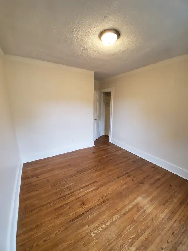 1640 Ontario St., 2 bedroom apartment avail. call 519-566-8228 - Photo 4