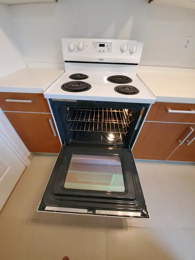 1640 Ontario St., 2 bedroom apartment avail. call 519-566-8228 - Photo 6