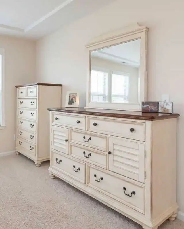 Furniture assembly - Photo 5