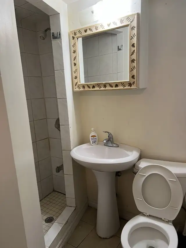 Cozy Furnished room All-inclusive Leslie & Finch area 1 bus to S - Photo 6