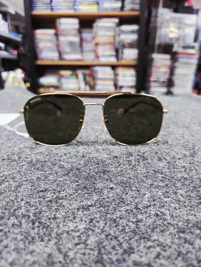 Lunettes de soleil Gucci neuve