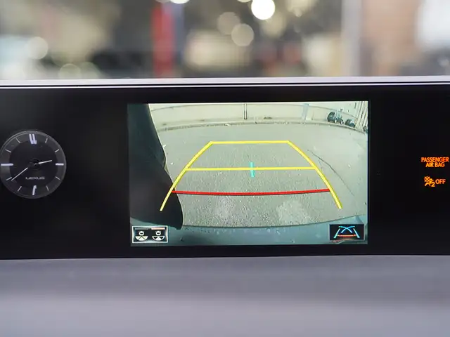 2022 Lexus UX 250H Luxury, BSM, Adaptive Cruise Control, Apple C - Photo 25