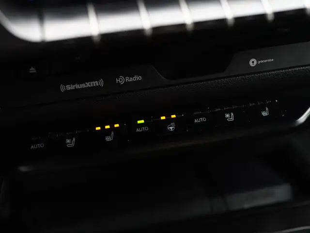 2022 Lexus UX 250H Luxury, BSM, Adaptive Cruise Control, Apple C - Photo 28