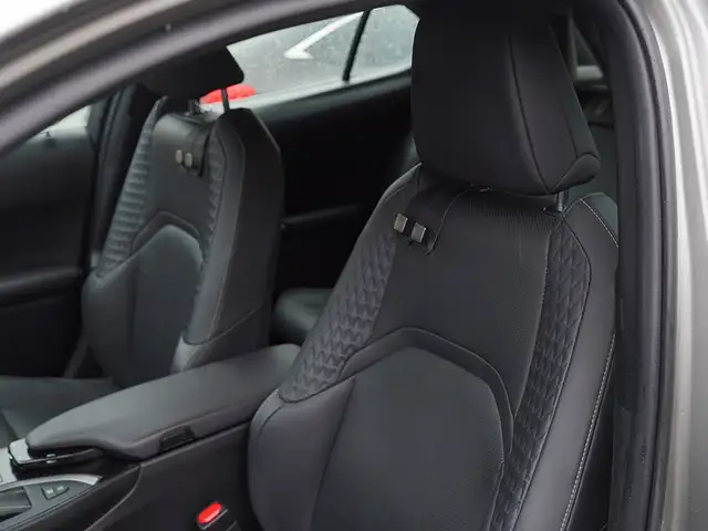 2022 Lexus UX 250H Luxury, BSM, Adaptive Cruise Control, Apple C - Photo 33