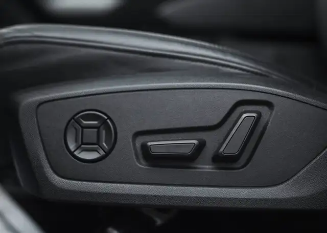 2021 Audi Q3 40 Komfort, Panoramic roof, Leather seats, Cruise C - Photo 10