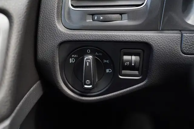 2020 Volkswagen Golf Highline, Sunroof, Apple Carplay, Alloys. - Photo 12