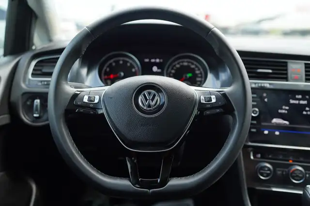 2020 Volkswagen Golf Highline, Sunroof, Apple Carplay, Alloys. - Photo 14