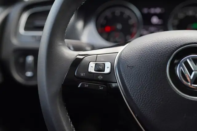 2020 Volkswagen Golf Highline, Sunroof, Apple Carplay, Alloys. - Photo 15