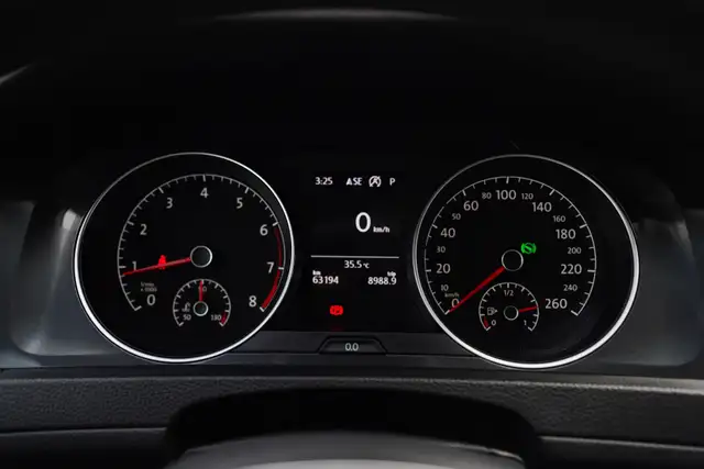 2020 Volkswagen Golf Highline, Sunroof, Apple Carplay, Alloys. - Photo 17