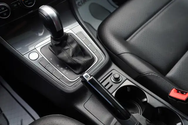 2020 Volkswagen Golf Highline, Sunroof, Apple Carplay, Alloys. - Photo 18