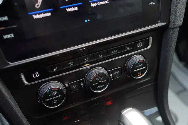 2020 Volkswagen Golf Highline, Sunroof, Apple Carplay, Alloys. - Photo 20